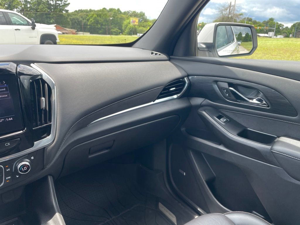 Used 2023 Chevrolet Traverse High Country w/ LPO, Floor Liner Package AWD/4WD image 32