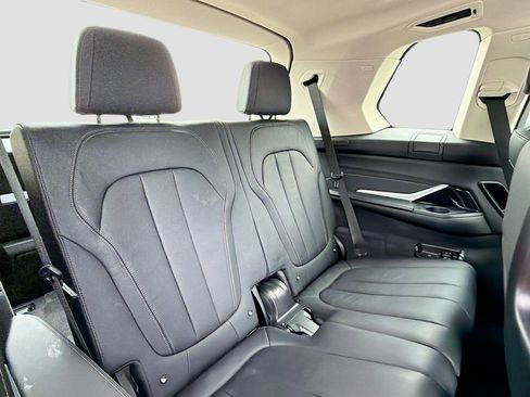 Used 2022 BMW X7 xDrive40i w/ Premium Package AWD/4WD image 21