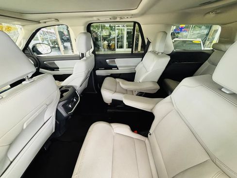 Used 2025 Ford Expedition Platinum w/ Driver's Package AWD/4WD image 37