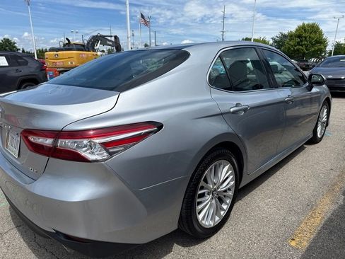 Used 2018 Toyota Camry XLE FWD image 2