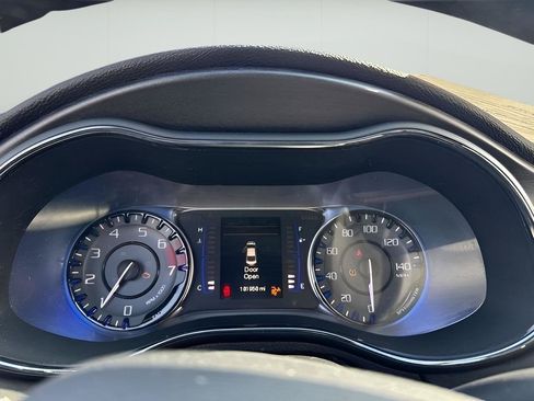 Used 2015 Chrysler 200 S FWD image 22