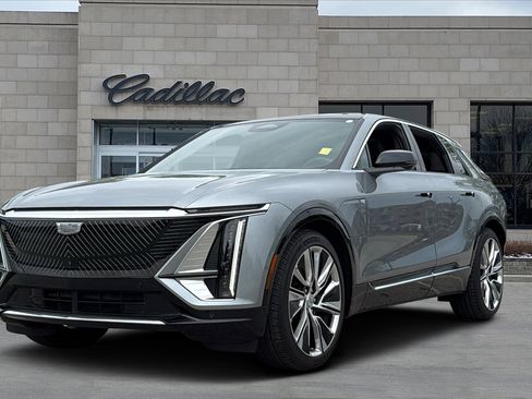 Certified 2025 Cadillac Lyriq Luxury w/ LPO, Floor Liner Package AWD/4WD image 5