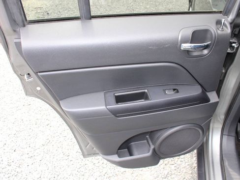 Used 2013 Jeep Patriot Latitude w/ Sun/Sound Group AWD/4WD image 20