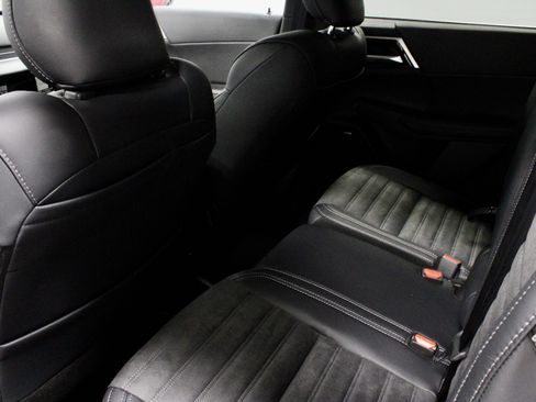 New 2025 Mitsubishi Outlander SE image 15