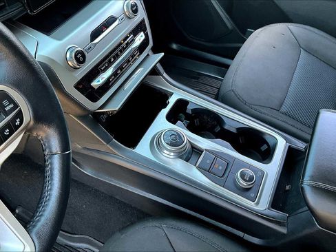 Used 2022 Ford Explorer XLT image 14