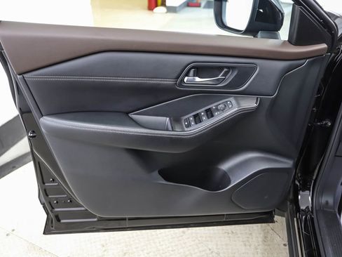 Used 2023 Nissan Rogue SV w/ SV Premium B Package image 8