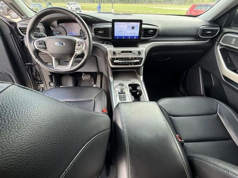 Used 2021 Ford Explorer XLT w/ Equipment Group 202A image 13