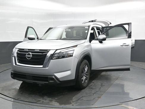 Used 2025 Nissan Pathfinder SV FWD image 48