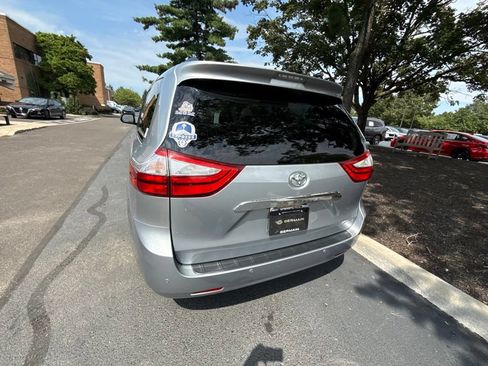 Used 2015 Toyota Sienna Limited Premium w/ Advanced Technology Package FWD image 4
