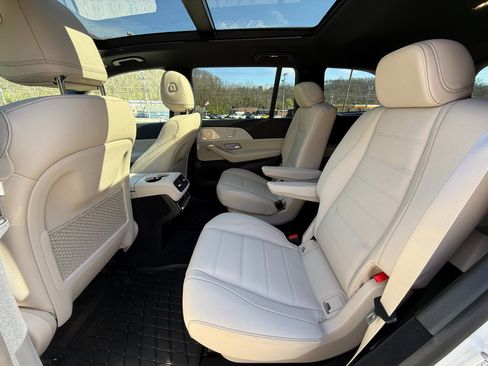 Used 2025 Mercedes-Benz GLS 450 4MATIC image 30