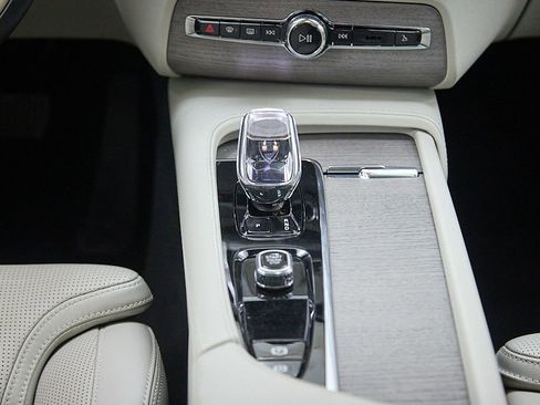Certified 2023 Volvo XC90 B6 Ultimate w/ Protection Package Premier AWD/4WD image 31