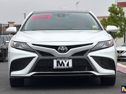 Used 2022 Toyota Camry XSE FWD image 9