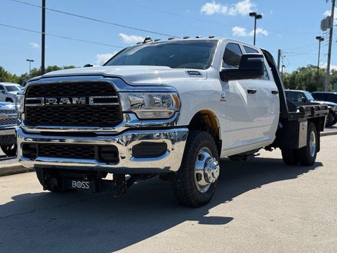 Used 2024 RAM 3500 Tradesman w/ Chrome Appearance Group AWD/4WD image 2
