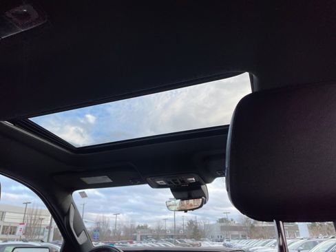 Used 2022 GMC Sierra 1500 AT4 w/ AT4 Premium Package image 17