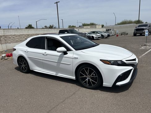Used 2021 Toyota Camry SE w/ Audio Upgrade Package FWD image 6