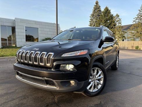 Used 2017 Jeep Cherokee Limited AWD/4WD image 2