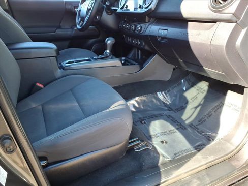 Certified 2019 Toyota Tacoma TRD Off-Road image 8