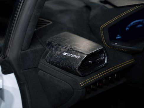 Used 2018 Lamborghini Huracan Performante AWD/4WD image 22