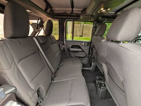 Used 2019 Jeep Wrangler Unlimited Sahara AWD/4WD image 27