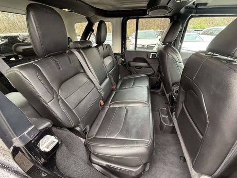 Used 2023 Jeep Wrangler Unlimited Sahara AWD/4WD image 10