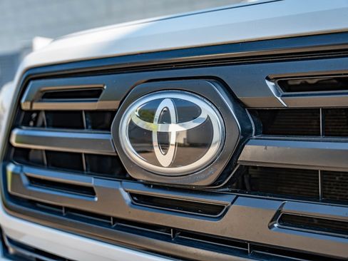 Used 2018 Toyota Tacoma SR w/ SR Convenience Package RWD image 12