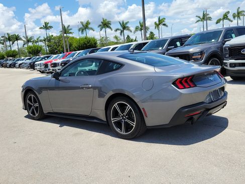 Used 2025 Ford Mustang Coupe RWD image 7