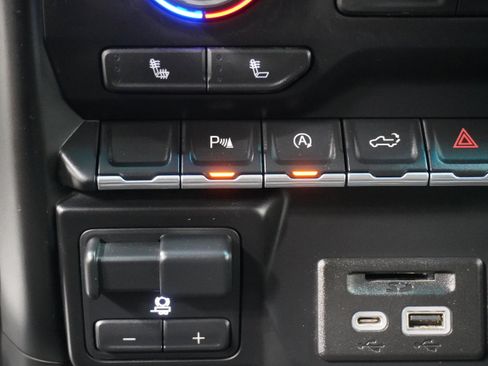 Used 2020 Chevrolet Silverado 1500 LT w/ Texas Edition image 18