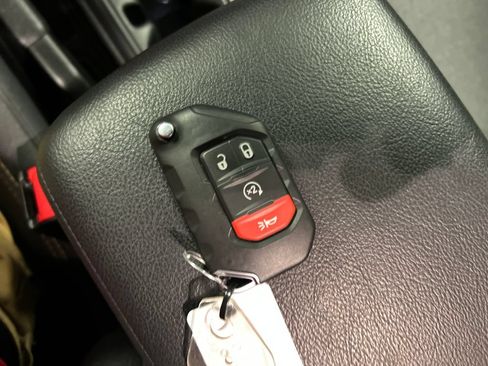 Used 2025 Jeep Gladiator Sport AWD/4WD image 22