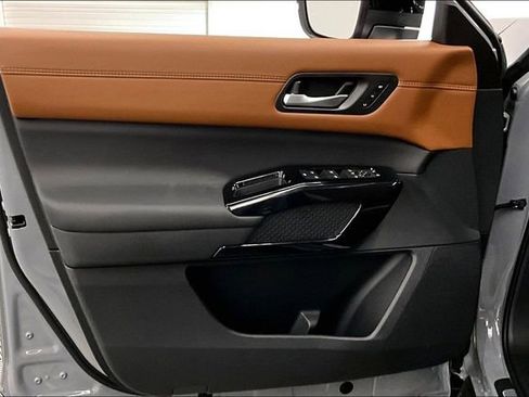 New 2026 Nissan Pathfinder Platinum image 32