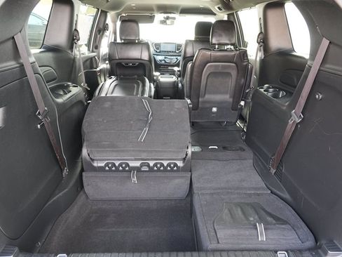 Used 2025 Chrysler Pacifica Select FWD image 24