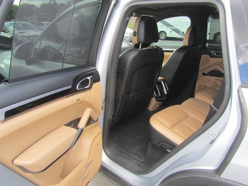 Used 2016 Porsche Cayenne S w/ Premium Plus Package image 19