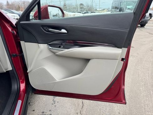 Used 2019 Cadillac XT4 Luxury w/ Cold Weather Package image 31