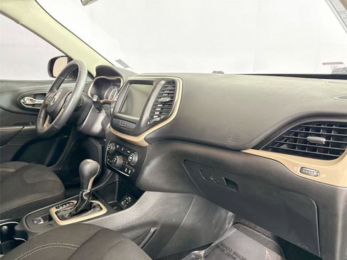 Used 2016 Jeep Cherokee Latitude image 41