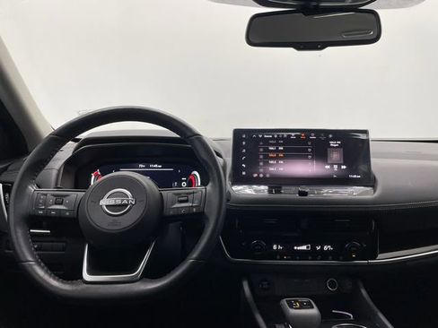 Used 2024 Nissan Rogue SL image 3