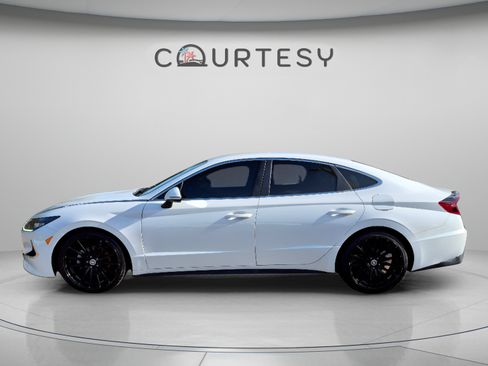 Used 2022 Hyundai Sonata SE FWD image 2