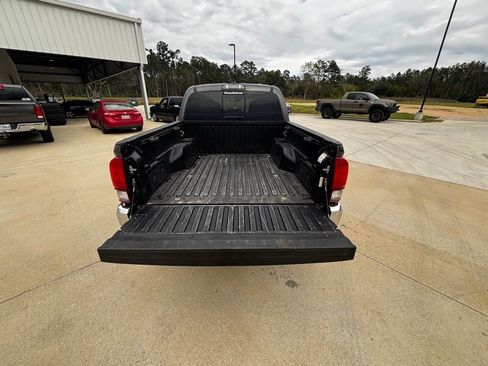 Used 2018 Toyota Tacoma SR5 image 20