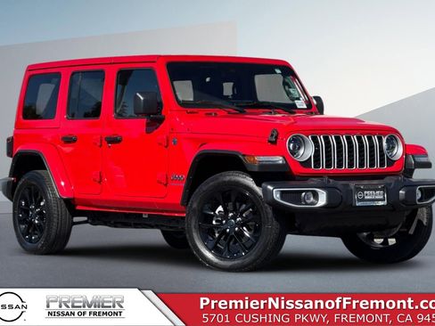 Used 2025 Jeep Wrangler Unlimited Sahara w/ Safety Group AWD/4WD image 1