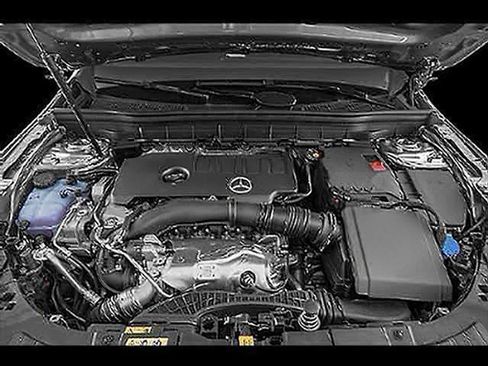 Used 2023 Mercedes-Benz GLB 250 4MATIC image 11