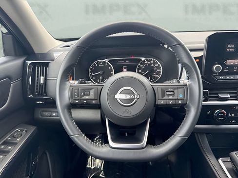 Used 2025 Nissan Pathfinder SV FWD image 13