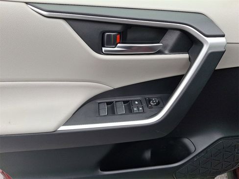 Used 2022 Toyota RAV4 XLE w/ Convenience Package image 14