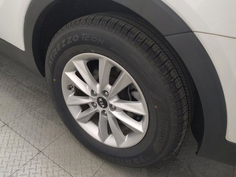 Used 2020 Kia Sorento LX image 31