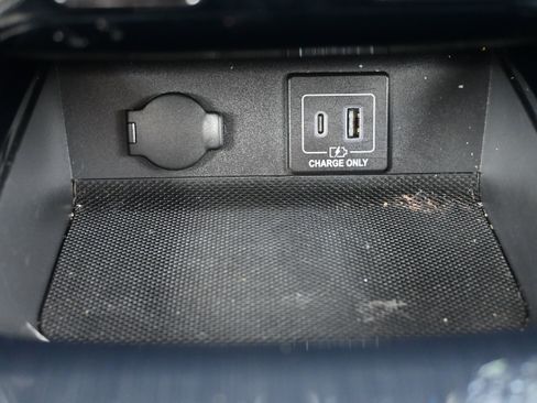 Used 2020 Nissan Pathfinder SV image 31