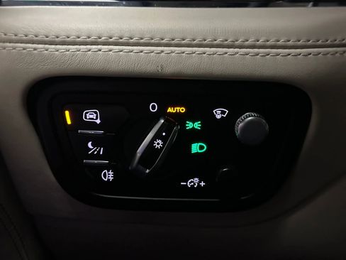 Used 2019 Bentley Bentayga V8 Sport Utility 4D image 39