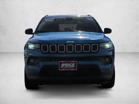 Used 2024 Jeep Compass Latitude AWD/4WD image 2
