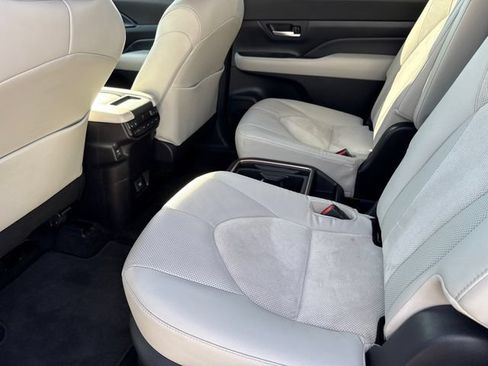 Used 2025 Toyota Grand Highlander AWD Hybrid image 19