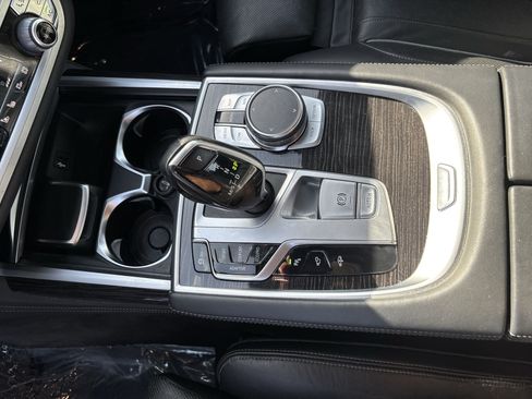 Used 2019 BMW 750i w/ M Sport Package RWD image 20