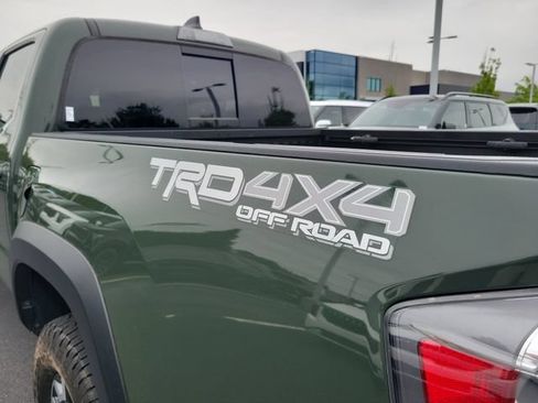 Used 2021 Toyota Tacoma TRD Off-Road w/ Technology Package AWD/4WD image 9