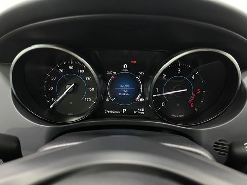 Used 2018 Jaguar F-PACE Premium image 25