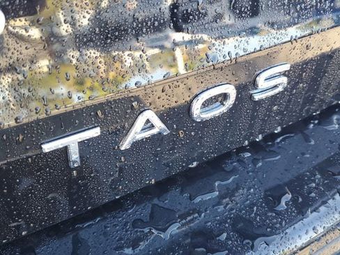 New 2026 Volkswagen Taos SE FWD image 6