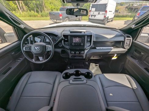 Used 2023 RAM 5500 Tradesman w/ Chrome Appearance Group image 33